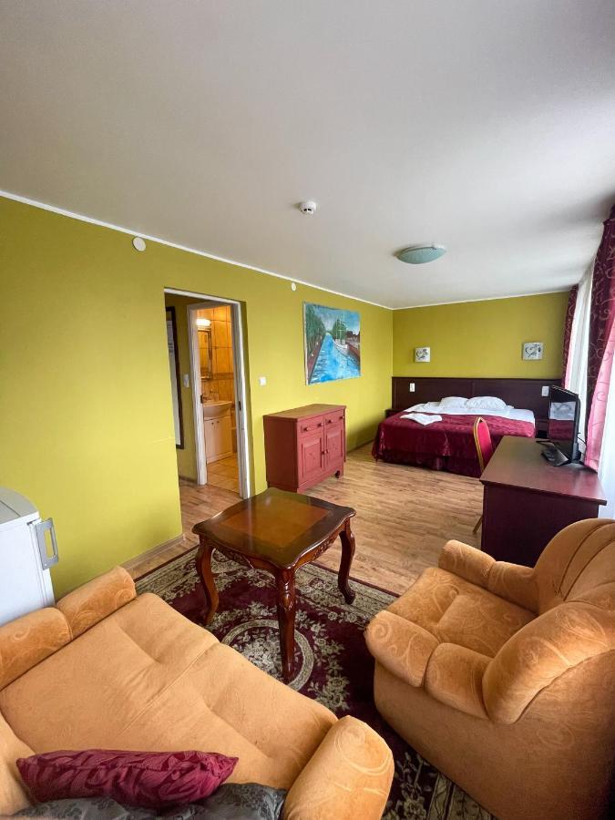 Taurage Hotel Buitenkant foto