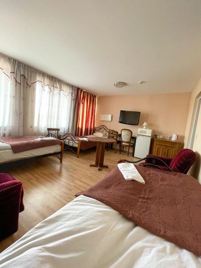 Taurage Hotel Buitenkant foto